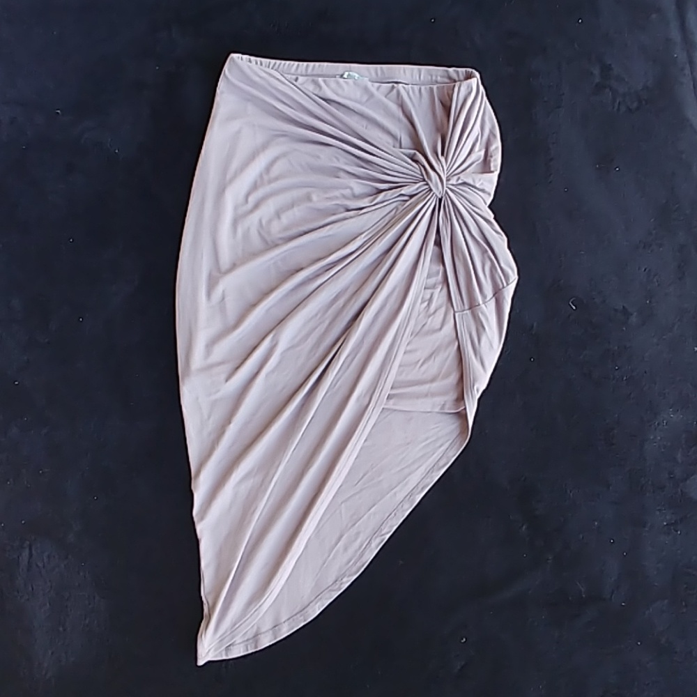 Lavander A-symmetrical skirt with twist detail